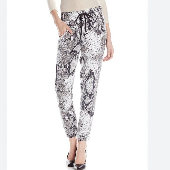 NEW! BB Dakota Casiana Pants Joggers French Terry B&W Snake Print Size 0 NWT - Picture 1 of 11